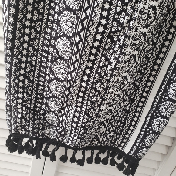 HOT PICK | Tassel Trimmed Boho Top - Picture 3 of 5